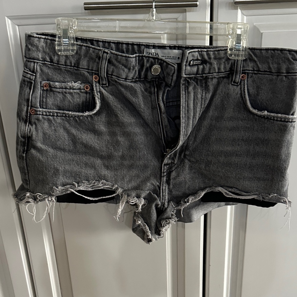 Zara Women's Gray Distressed Jean Shorts